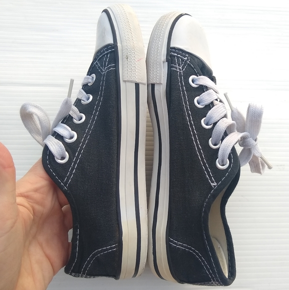 CONVERSE kids black low top sneakers sz 3 - Picture 5 of 8
